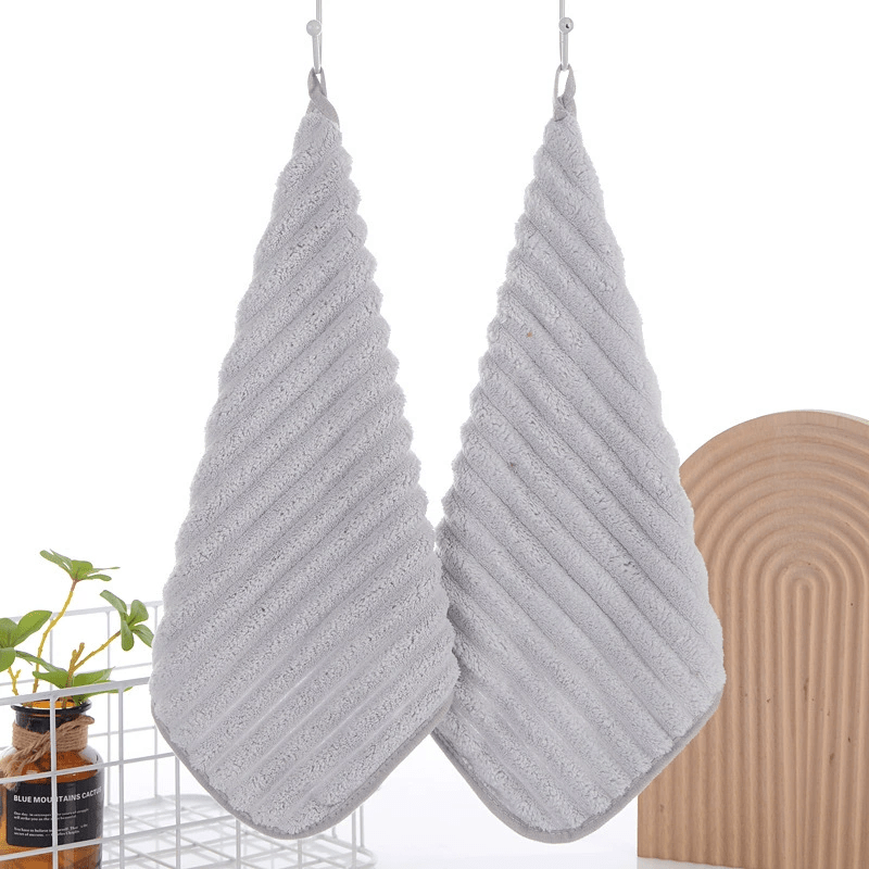 Two Easy, Soft, Quick-Drying Towels Made of Coral Fleece, Featuring Strong Absorbency, Softness, And No Shedding. Ideal for Hanging Use in Kitchens, Bathrooms, And Home Settings