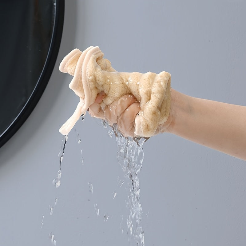 Two Easy, Soft, Quick-Drying Towels Made of Coral Fleece, Featuring Strong Absorbency, Softness, And No Shedding. Ideal for Hanging Use in Kitchens, Bathrooms, And Home Settings