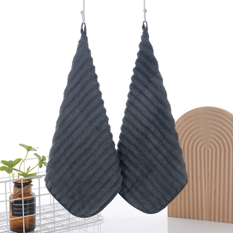 Two Easy, Soft, Quick-Drying Towels Made of Coral Fleece, Featuring Strong Absorbency, Softness, And No Shedding. Ideal for Hanging Use in Kitchens, Bathrooms, And Home Settings